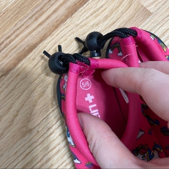 Unicorn Print Water Shoes Sz 5/6 Pink Girls - Picture 3 of 4